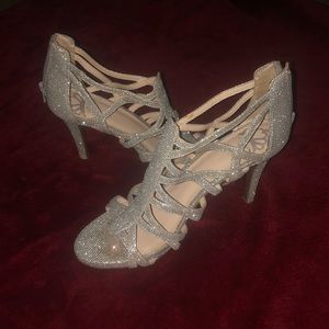 Size 9 women’s silver heels